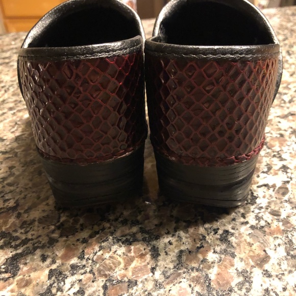 Burgundy Dansko shoes - Picture 5 of 6